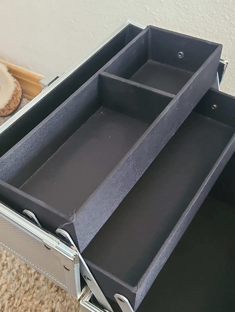 Frenessa Aluminum Cosmetic Storage Case - Silver